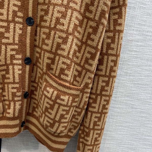 世界中で大人気♪ フェンディ ブラウンカシミア カーディガン 偽物 fee29690